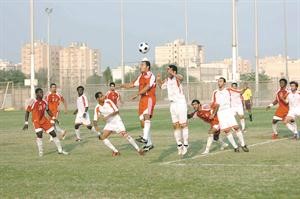 لاعبو الفحيحيل يسعون لتسجيل الفوز الاول على حساب الصليبخات الجريح

