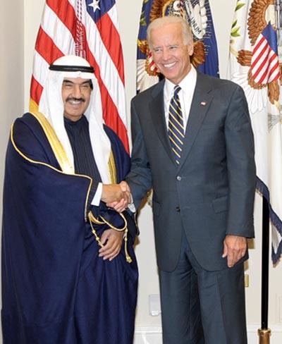 سمو رئيس الوزراء الشيخ ناصر المحمد ونائب الرئيس الاميركي جو بايدن في البيت الابيض امس الاول