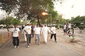 مجاسم البدر متجولا في ممشى منطقة اليرموك﻿
