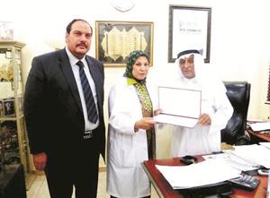 عبدالله السيف يكرم دفاتن قنديل﻿