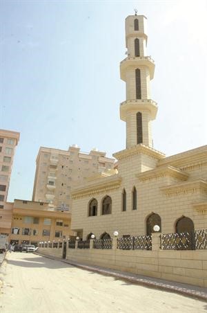 رواد المسجد يعانون من غياب الصرف الصحي والروائح الكريهة﻿