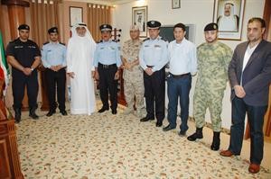 اللواء جاسم المنصوري متوسطا ممثلين من وزاره الدفاع والحرس الوطني وشركة نفط الخليج وشركة نفط الكويت وادارة سوق شرق