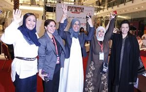 من اليمين النائبتان الجديدتان ابتسام هجرس وسمية ال جواد مع وزيرة حقوق الانسان فاطمة البلوشي والقاضي امل احمد وسوسن تقـوي عضو البرلمـــــان