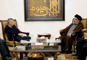 امين عام حزب الله السيد حسن نصرالله مستقبلا رئيس تيار المردة النائب سليمان فرنجية مساء امس الاول محمود الطويل