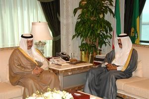 سمو ولي العهد الشيخ نواف الاحمد مستقبلا الشيخ جابر المبارك﻿