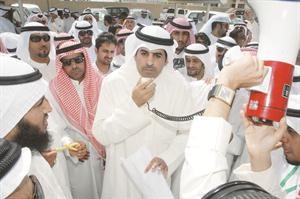 النائب خالد الطاحوس متحدثا في اعتصام مدنيي الداخلية﻿