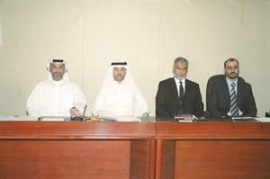 نايف الهاجري وعبداللطيف العبدالرزاق في جانب من عمومية الشركة 	سعود سالم﻿