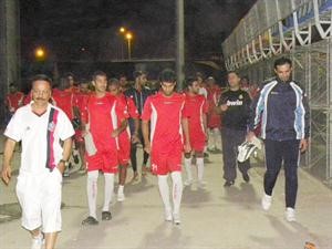 لاعبو الابيض يتوجهون الى التدريب في ستاد فرانسوا حريري﻿