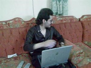 السعودي شجعان العتيبي في ديوانيته﻿