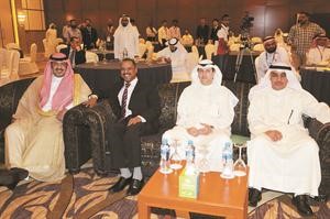الشيخ طلال الخالد يتقدم الحضور في افتتاح المؤتمر نيابة عن دمحمد البصيري﻿