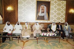 الرئيس جاسم الخرافي وعدنان عبدالصمد وفيصل الدويسان ودمحمد البصيري ودعلي العمير وعلام الكندري في قاعة التشريفات امسهاني الشمري