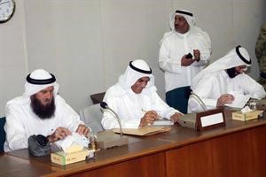 د فيصل المسلم واحمد السعدون وخالد السلطان اثناء اجتماع الكتل البرلمانية