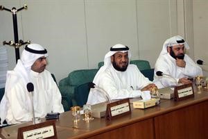 د وليد الطبطبائي وفلاح الصواغ وخالد الطاحوس خلال الاجتماع