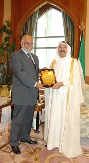 صاحب السمو الامير الشيخ صباح الاحمد مستقبلا دمحمد الجارالله