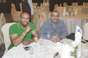 خالد امين والرندي وابتسامة لعدسة الانباء