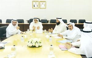 رئيس مجلس الامة بالانابة عدنان عبدالصمد مع وزير الاشغال العامة ووزير البلدية دفاضل صفر وعلام الكندري﻿
