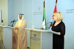 جاسم الخرافي وسيلافيتسا جوكتيتش خلال المؤتمر الصحافي﻿