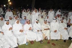 دناصر الصانع ومحمد الخليفة وسعد العجمي واحمد السعدون وعلي الدقباسي يتفاعلون مع ما يطرح﻿