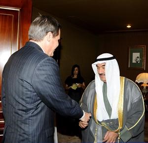سمو رئيس الوزراء الشيخ ناصر المحمد مستقبلا السفير الاميركي

