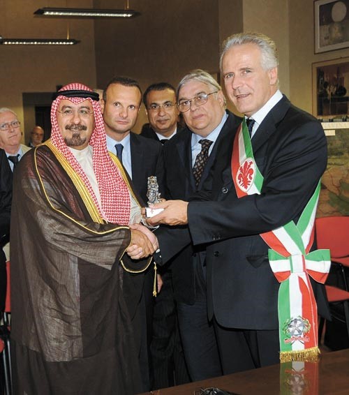 الشيخ د محمد الصباح يتسلم جائزة اسد مازوكو
