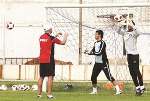 تدريبات خاصة لحارسي الازرق نواف الخالدي وخالد الرشيدي