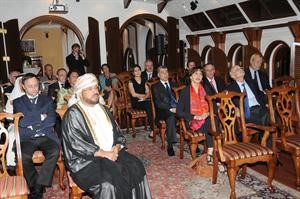 جانب من الحضور ويبدو السفير الشيخ سالم المعشني والسفيرة ندى يافي﻿