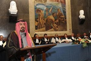 الشيخ دمحمد الصباح ملقيا كلمته في جامعة بيروجا