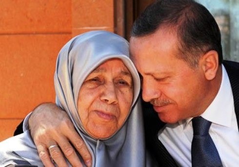 أردوغان يرجئ زيارته للاجئين سوريين بعد وفاة والدته