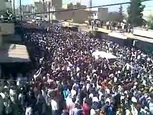 صورة عن الانترنت لجنازة الناشط مشعل تمو في القامشلي امس افپ