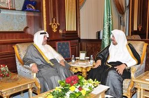 الشيخ حمد جابر العلي خلال لقائه مع دعبدالله ال الشيخ
