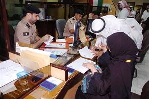 متجنسة خلال انهاء عملية الحصول على جنسيتها