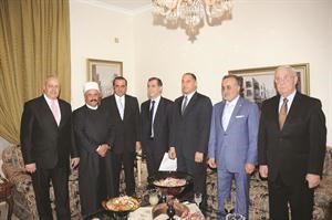 من اليمين سيمون فاخوري وحسان حوحو ومروان عبدالباقي ودبسام النعماني وعدد من الحضور﻿