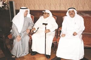 محمد الكندري وعدد من الحضور﻿
