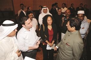 وزير الدولة للشؤون الخارجية الهندي متحدثا للصحافيين﻿