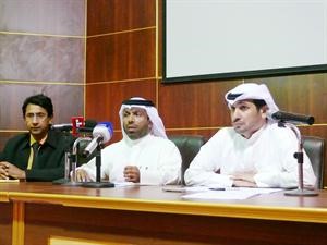 جانب من المؤتمر الصحافي
