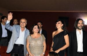 سليمان وقرينته يحضران «هلأ لوين»
