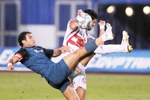 مدافع انبي عمرو فهيم يوقف لاعب الزمالك احمد جعفر
