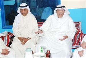 ابراهيم الغانم خلال اجتماعه بممثلين عن نقابة الجمارك في مطار الكويت ظهر امس﻿