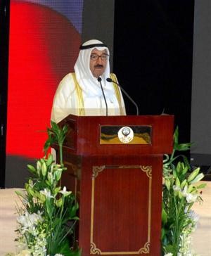 صاحب السمو الامير ملقيا كلمته متين غوزال
