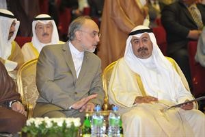 حديث بين الشيخ دمحمد الصباح وعلي اكبر صالحي
