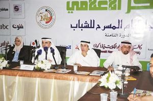 توفيق العيد وعبدالله عبد الرسول وايمن الموسوي اثناء المؤتمر