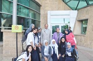 درشيد الحمد في لقطة تذكارية مع الحضور خلال الزيارة 	ناصر عبدالسيد ﻿