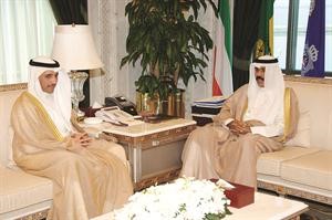 سمو ولي العهد الشيخ نواف الاحمد مستقبلا النائب مرزوق الغانم﻿