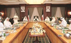 سمو الشيخ ناصر المحمد مترئسا الاجتماع بحضور الشيخ جابر المبارك والشيخ احمد الحمود