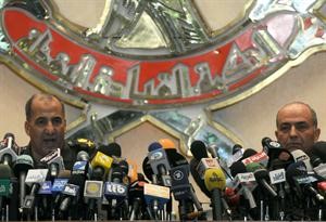 اللواءان محمود حجازي وعادل عمارة في المؤتمر الصحافي حول احداث ماسبيرو امس	افپ﻿