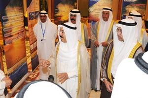 صاحب السمو الامير الشيخ صباح الاحمد يطلع على مشاريع معهد الابحاث بحضور سمو ولي العهد الشيخ نواف الاحمد﻿