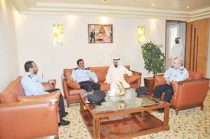 محافظ العاصمة خلال لقائه بقيادات الاطفاء﻿