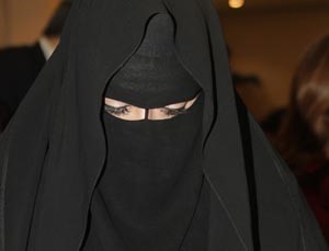 سارة الهاجري تطالب بحذف اسمها من ألبوم جاد شويري!