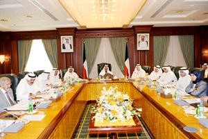 سمو رئيس مجلس الوزراء الشيخ ناصر المحمد مترئسا الاجتماع بحضور الشيخ جابر المبارك وعبدالوهاب الهارون

