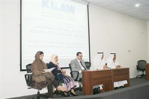 دبدر الخليفة متحدثا الى الطلبة خلال اللقاء التنويري الثاني﻿